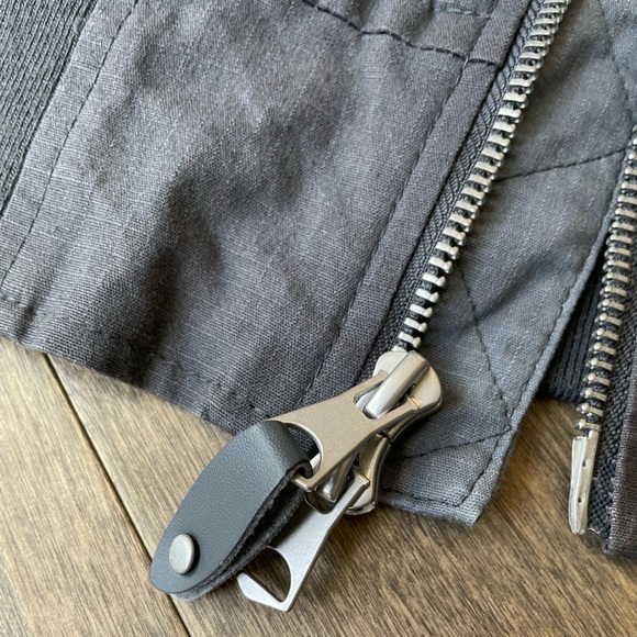 Bomber jacket bicolor dark and light grey. Perfect condition. Almost new. - Picture 8 of 9